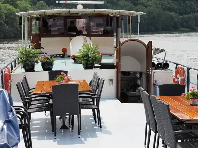 Hotel Passagierschip Motorcharter 42.00