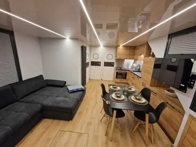 Campi 460 Houseboat