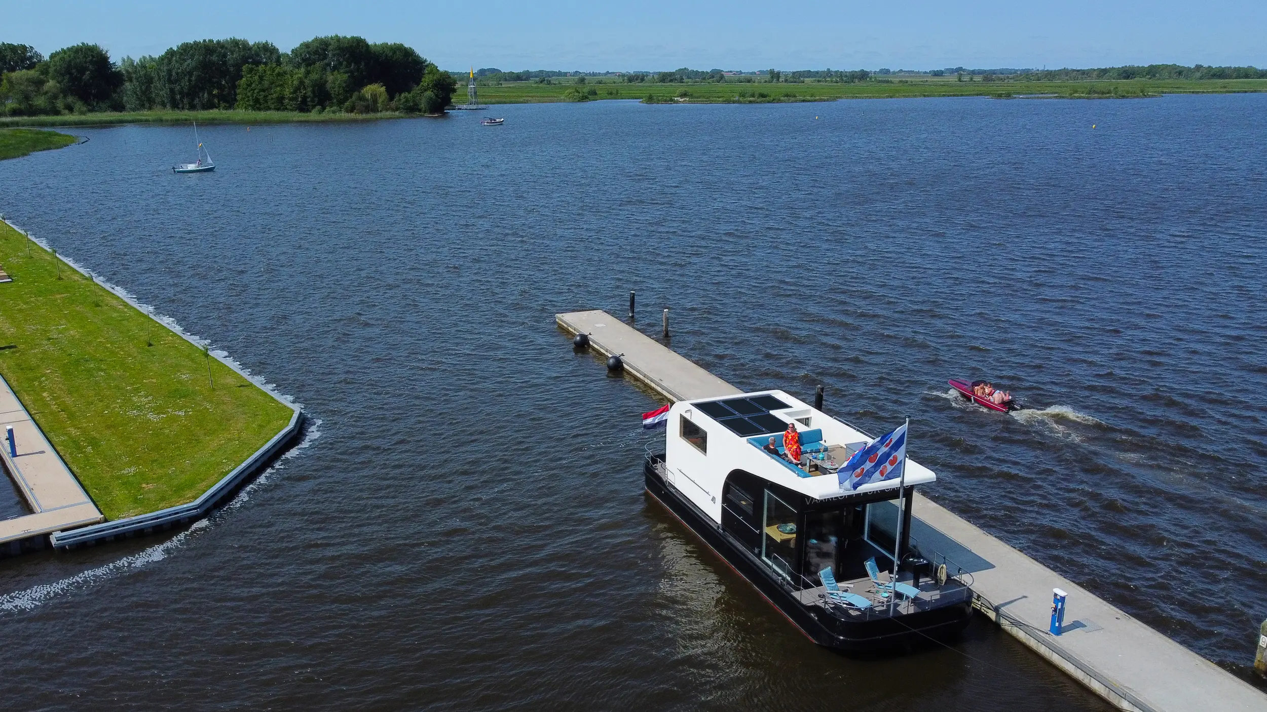 2022 Concept volledig elektrische houseboat