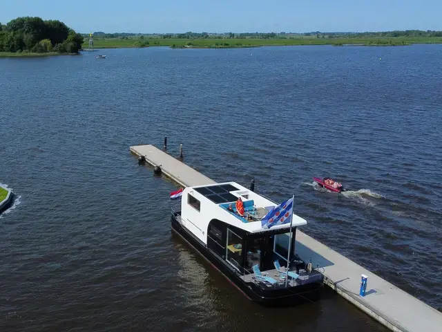 HOMESHIP VaarLoft Volledig Elektrische Houseboat