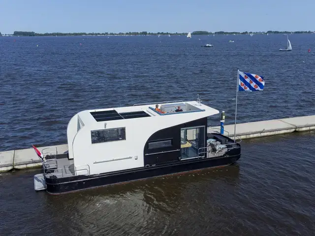 HOMESHIP VaarLoft Volledig Elektrische Houseboat