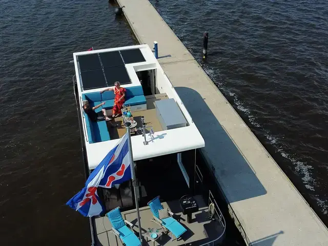 HOMESHIP VaarLoft Volledig Elektrische Houseboat