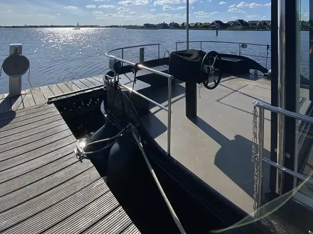 HOMESHIP VaarLoft Volledig Elektrische Houseboat