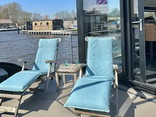 HOMESHIP VaarLoft Volledig Elektrische Houseboat