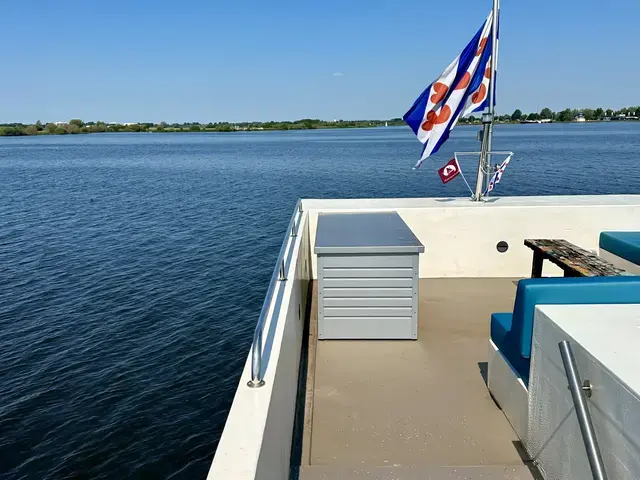 HOMESHIP VaarLoft Volledig Elektrische Houseboat