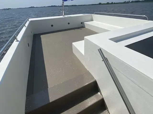 HOMESHIP VaarLoft Volledig Elektrische Houseboat