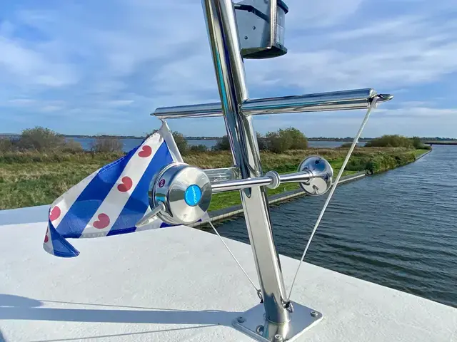 HOMESHIP VaarLoft Volledig Elektrische Houseboat