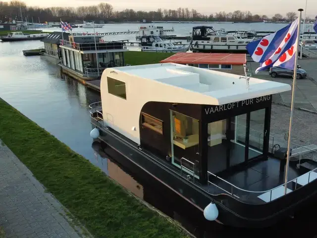 HOMESHIP VaarLoft Volledig Elektrische Houseboat