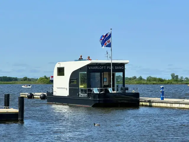 HOMESHIP VaarLoft Volledig Elektrische Houseboat