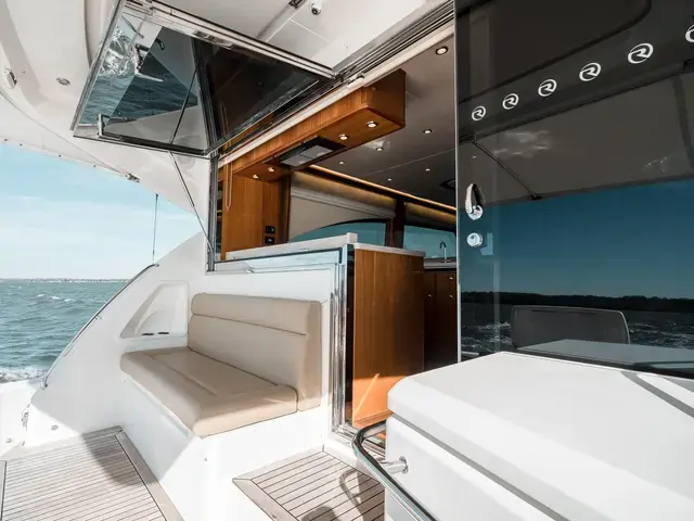 Riviera Enclosed Flybridge 53