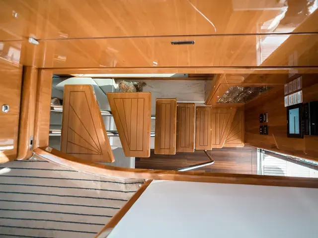 Riviera Enclosed Flybridge 53