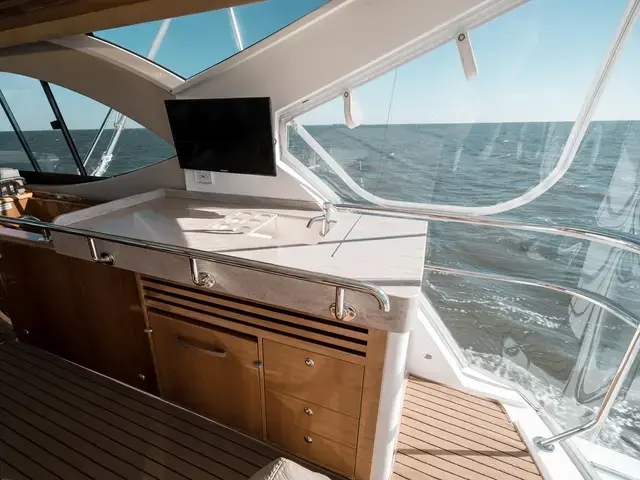 Riviera Enclosed Flybridge 53