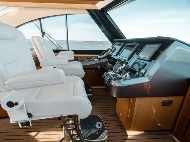 Riviera Enclosed Flybridge 53