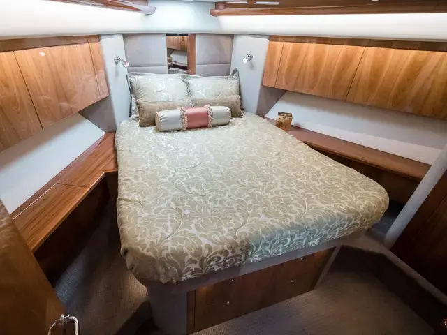 Riviera Enclosed Flybridge 53