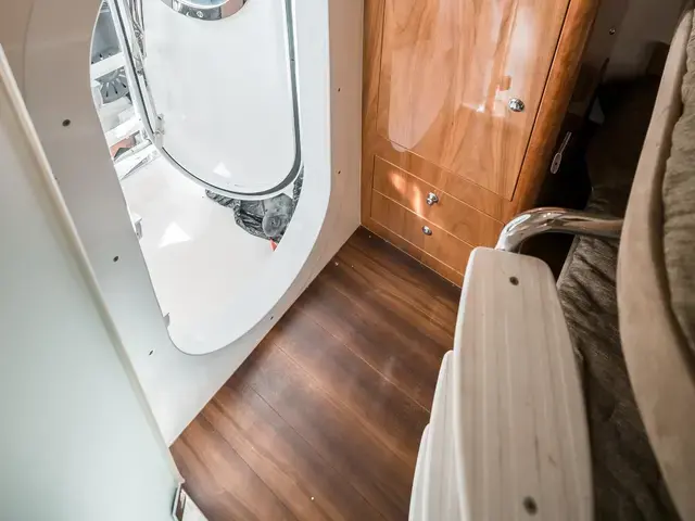 Riviera Enclosed Flybridge 53