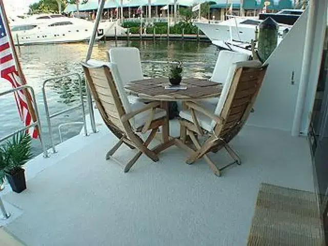 Hatteras Sport Deck