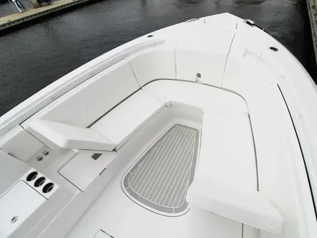 Intrepid Boats 375 Nomad SE