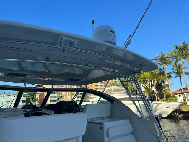 Tiara 38'