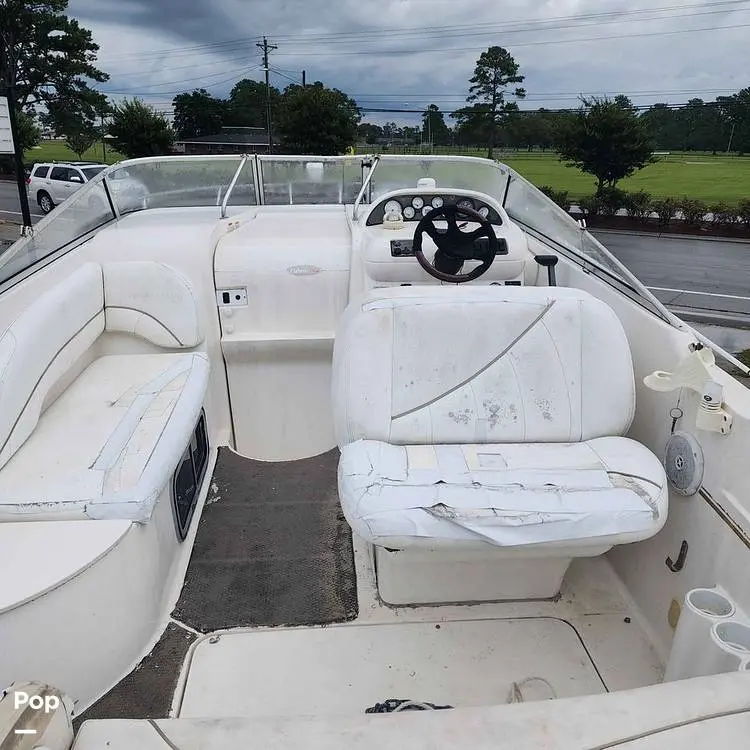 2002 Larson cabrio 254 mid cabin