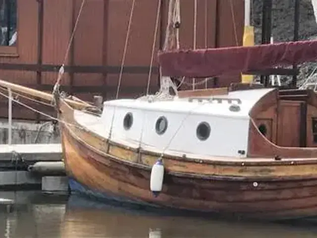 Unknown Wooton Bridge Day Sailer