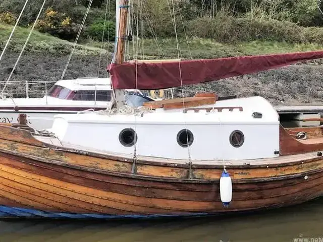 Unknown Wooton Bridge Day Sailer