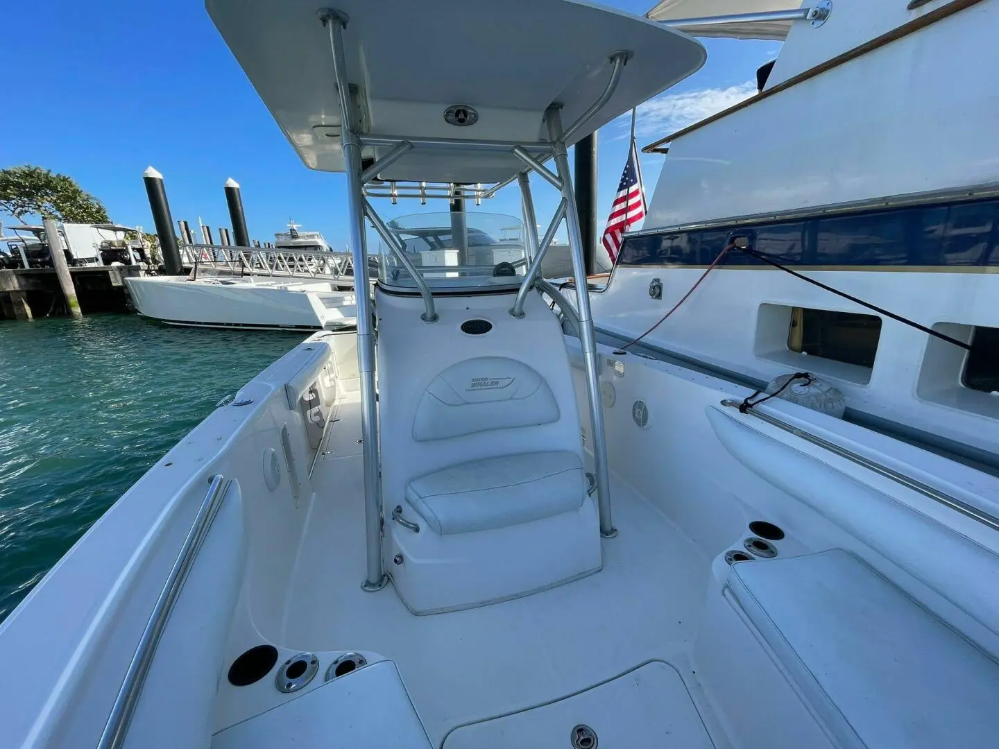 2007 Boston Whaler 270 outrage