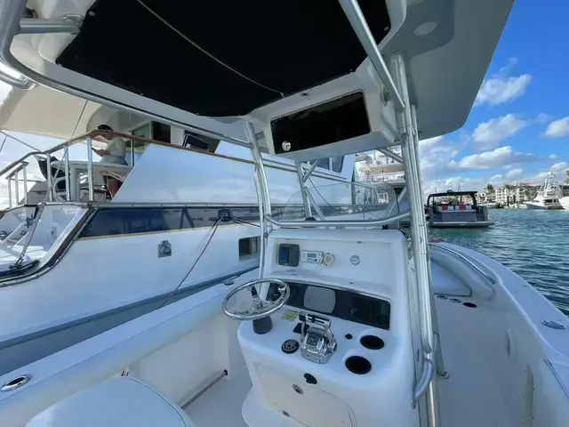 Boston Whaler 270 Outrage