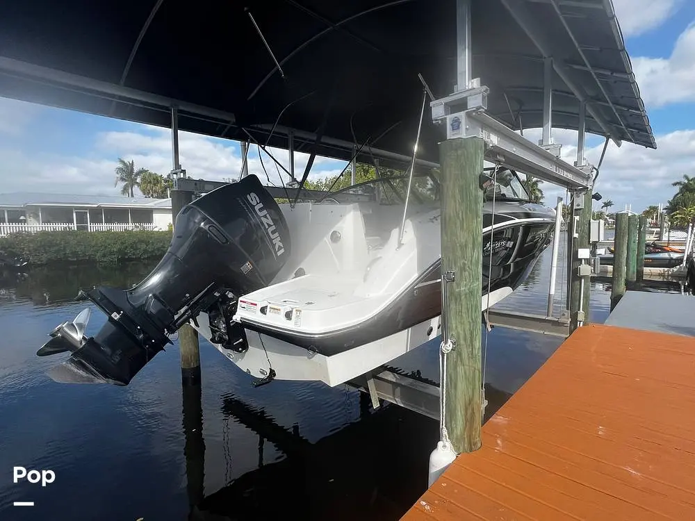 2021 Hurricane sundeck ob 235