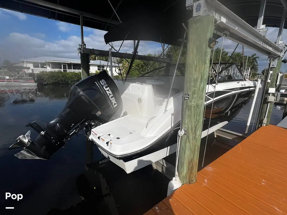 2021 Hurricane sundeck ob 235