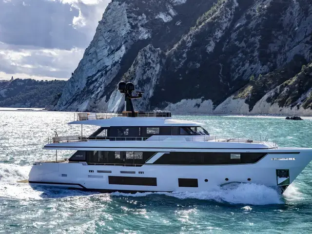 Custom Line Navetta 30