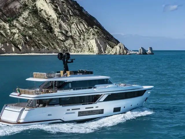 Custom Line Navetta 30