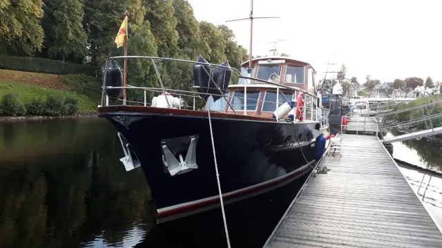 1963 Twin Vee screw motor cruiser