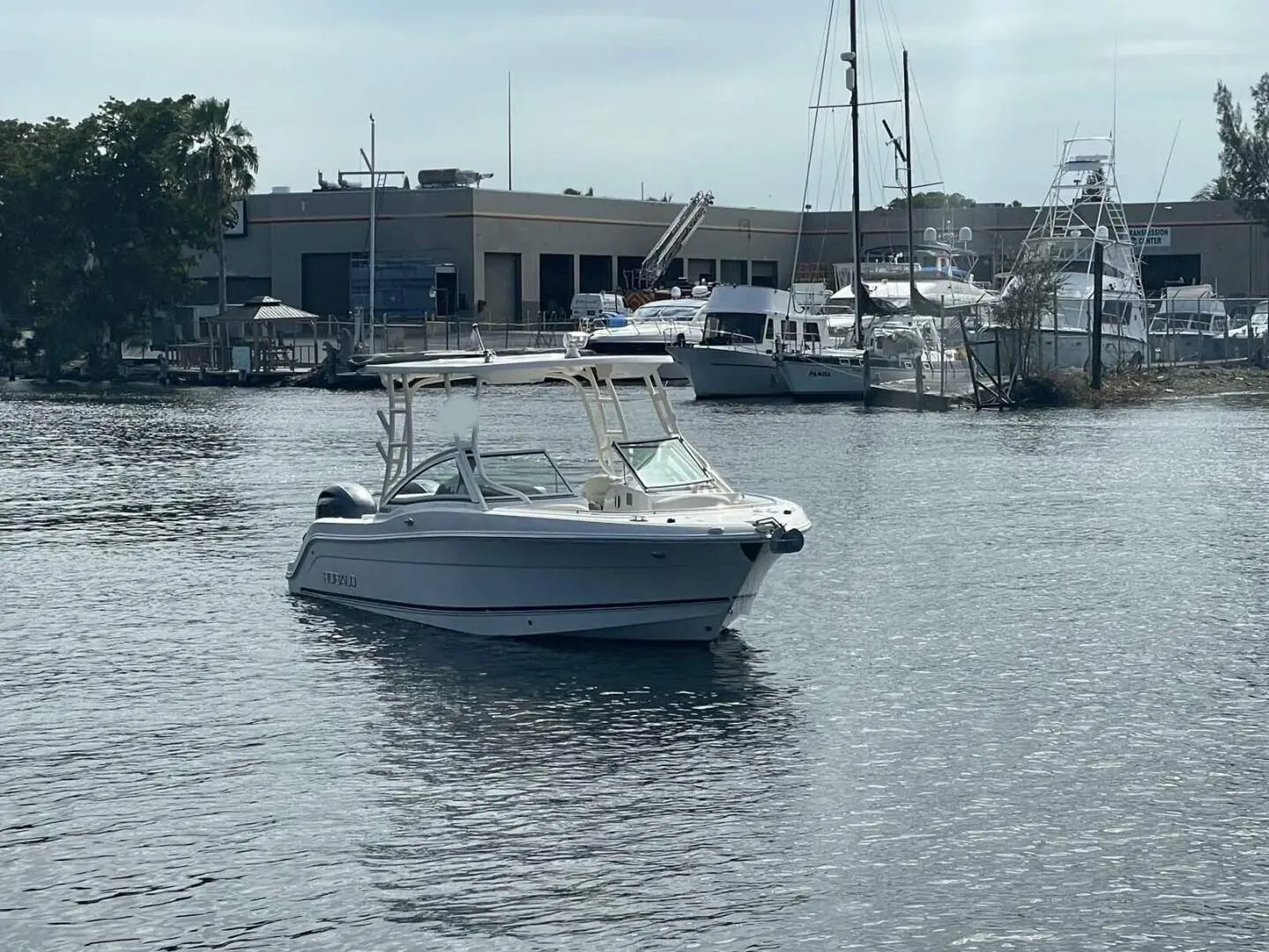 2017 Robalo 247 dual console