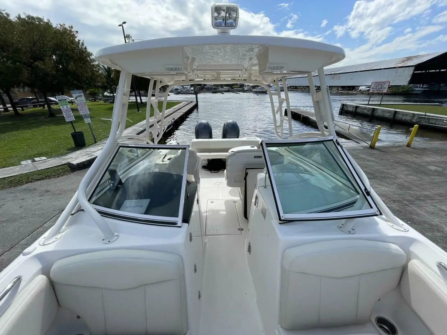 2017 Robalo 247 dual console