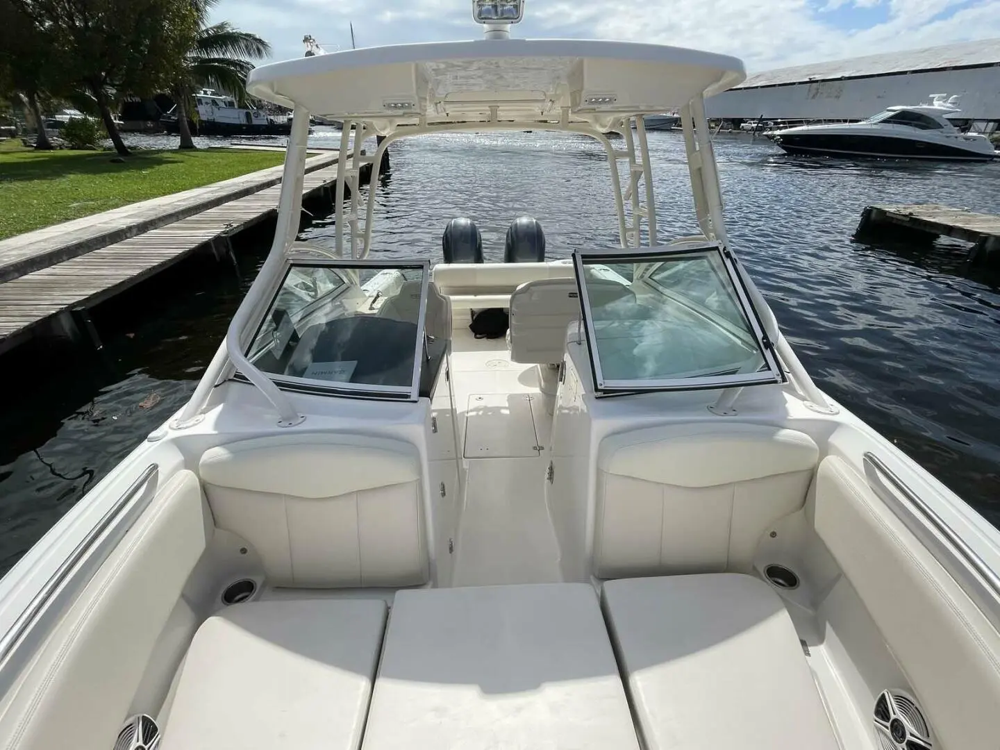 2017 Robalo 247 dual console