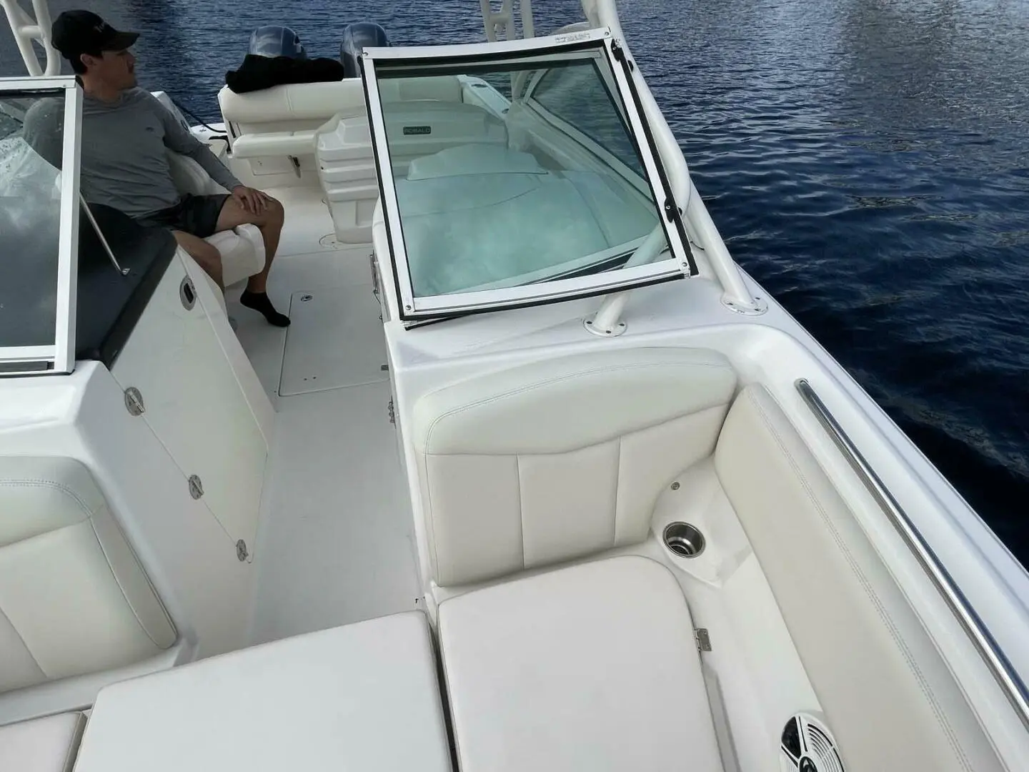 2017 Robalo 247 dual console