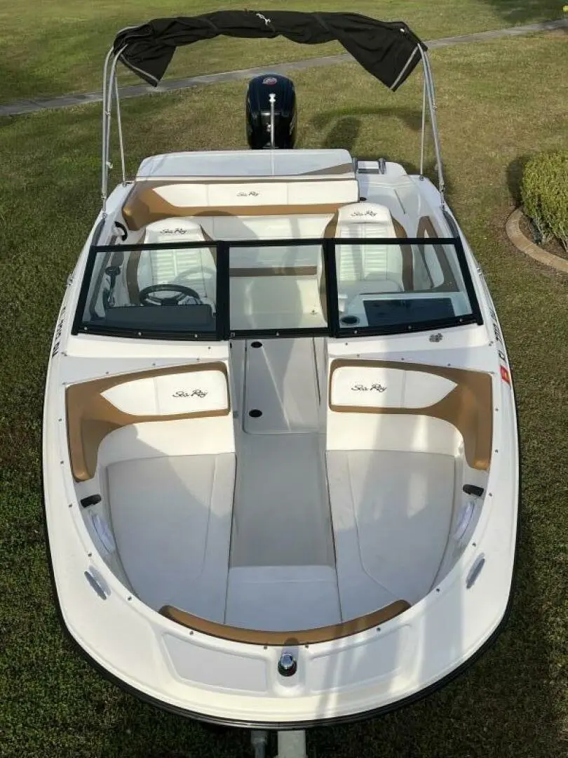 2018 Sea Ray 19 spx