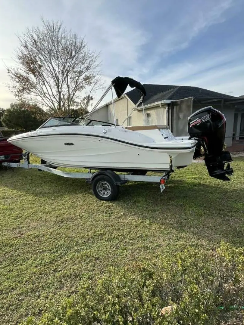 2018 Sea Ray 19 spx