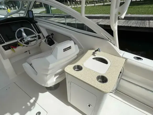 Robalo 247 Dual Console