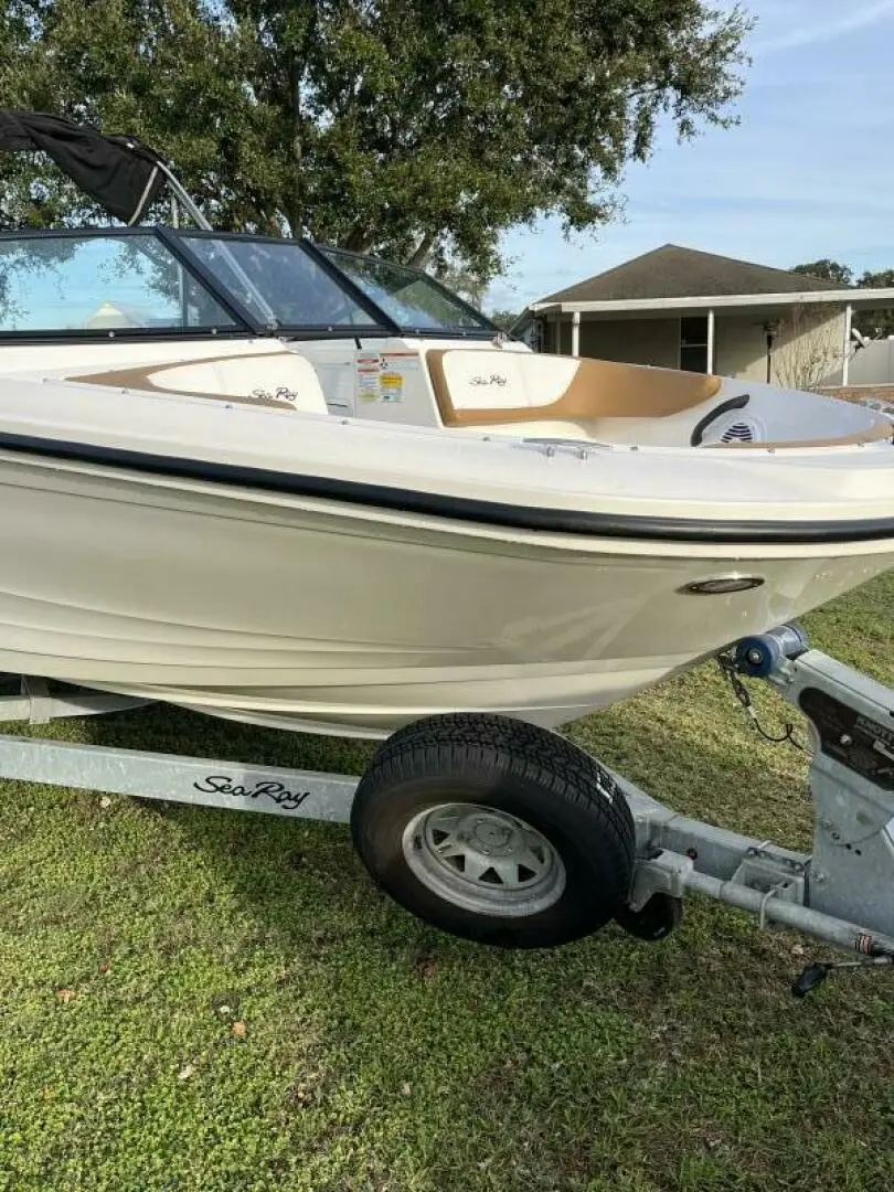 2018 Sea Ray 19 spx