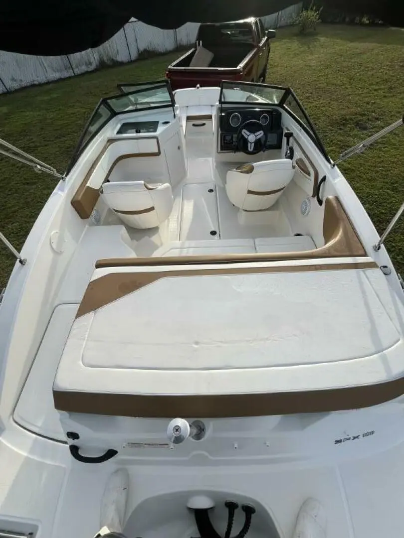 2018 Sea Ray 19 spx