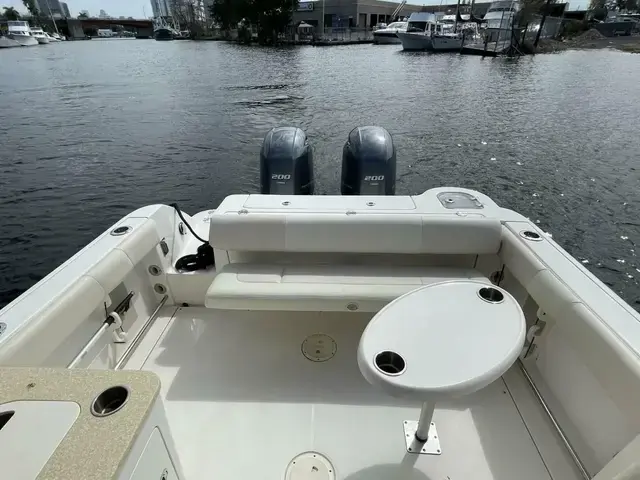 Robalo 247 Dual Console