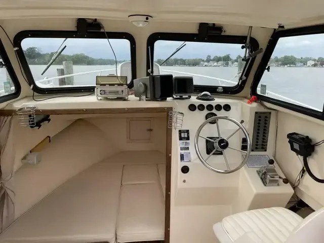 Parker 2520 Sport Cabin