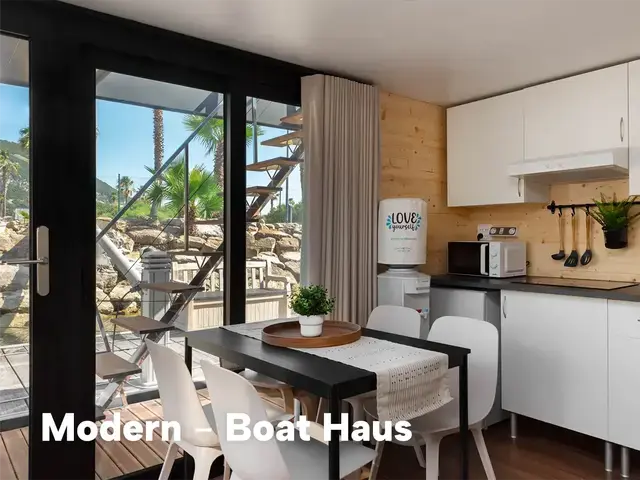 Boat Haus Mediterranean 8X4 MODERN Houseboat