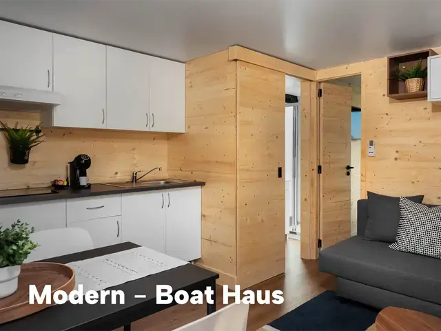 Boat Haus Mediterranean 8X4 MODERN Houseboat