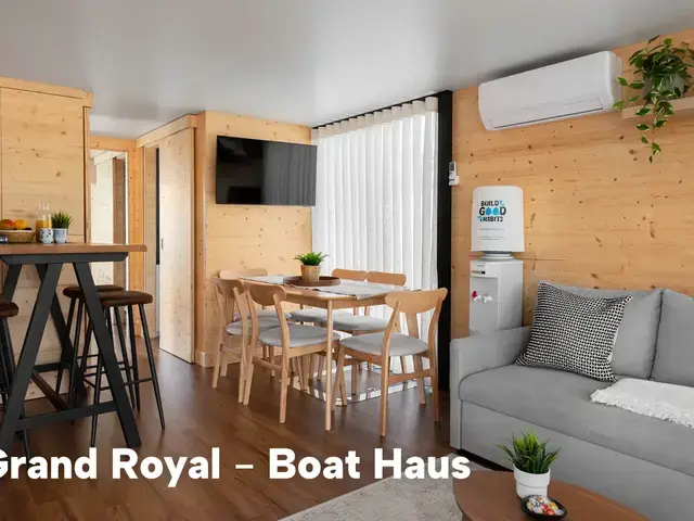 Boat Haus Mediterranean 12X4,5 ROYAL Houseboat