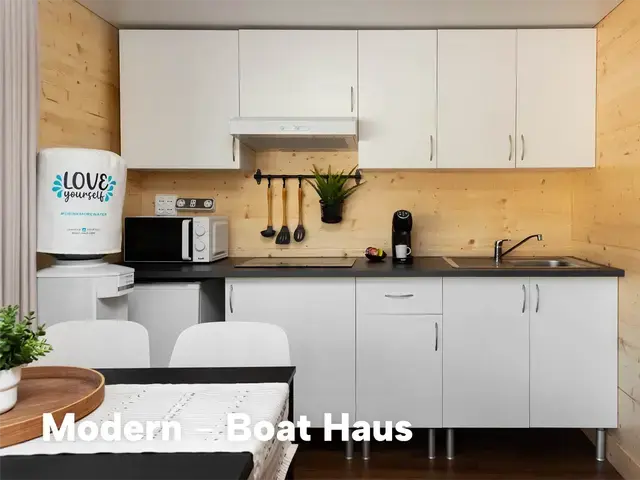 Boat Haus Mediterranean 8X4 MODERN Houseboat