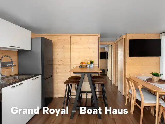 Boat Haus Mediterranean 12X4,5 ROYAL Houseboat