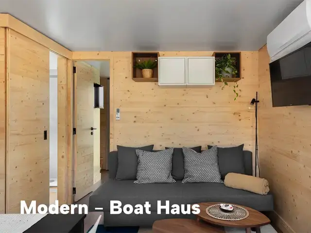 Boat Haus Mediterranean 8X4 MODERN Houseboat