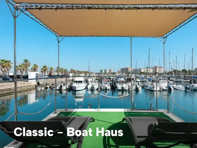 Boat Haus Mediterranean 8x3 Classic Houseboat